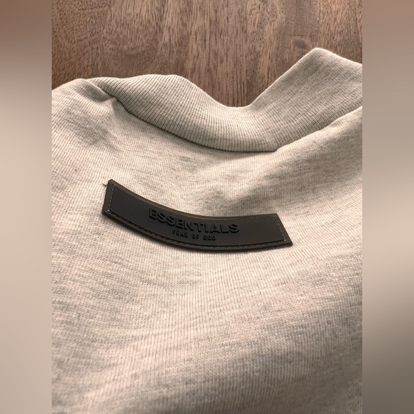 Essentials  - Light Oatmeal Short Sleeve T-Shirt Size Small- NWT - Picture 6 of 11